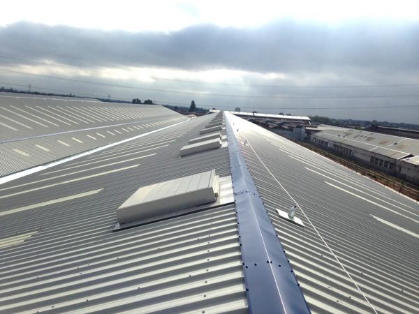 Preparing your industrial roofing system for winter